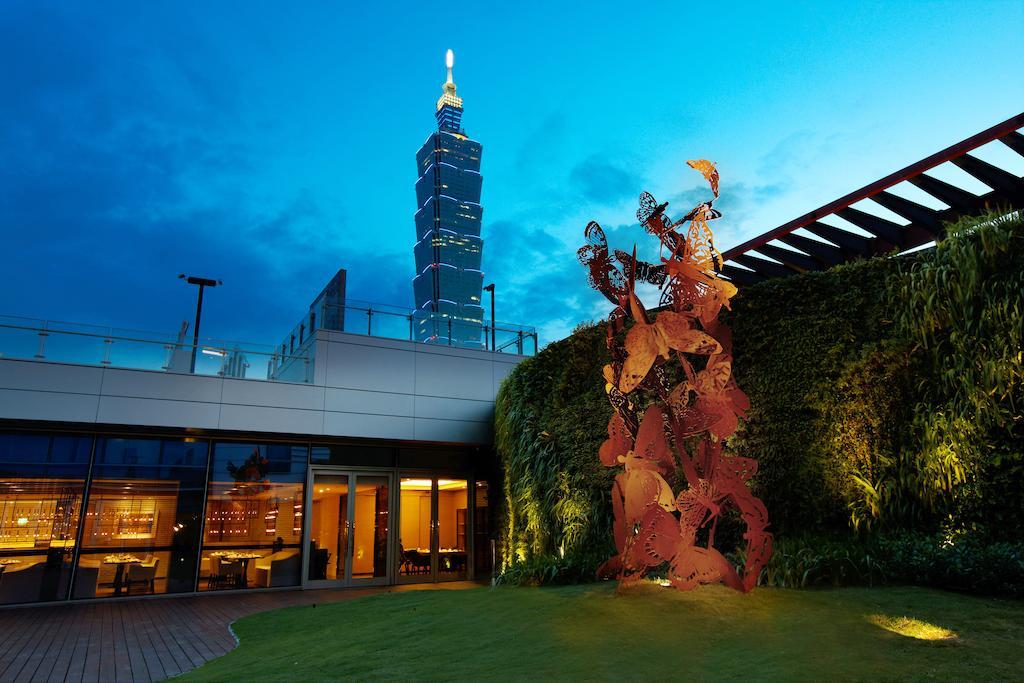 Humble House Taipei, Curio Collection By Hilton Hotel Kültér fotó The rooftop garden of the hotel